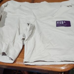 Gloria Vanderbilt Cream Women's Shorts